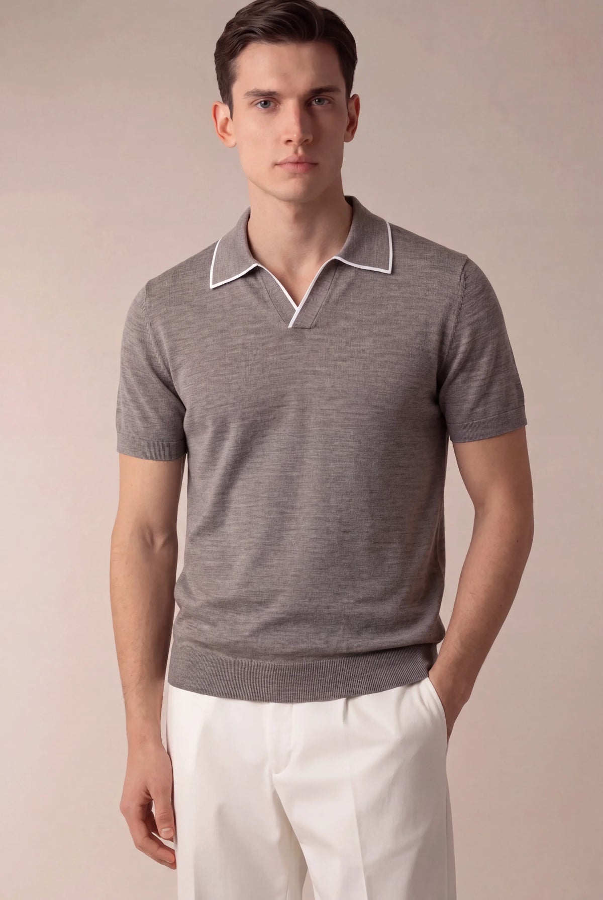 Polo color gris claro sin botones
