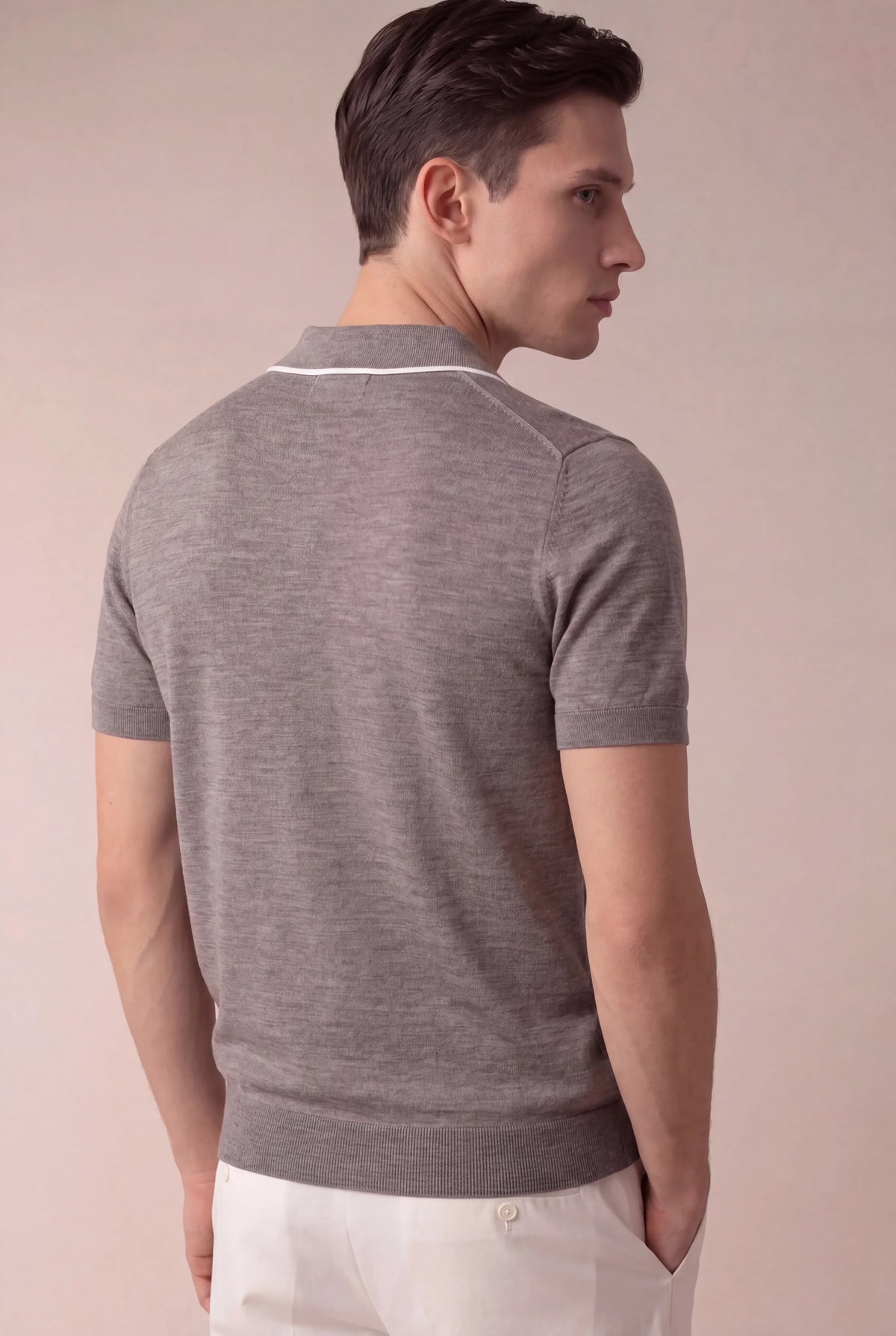 Polo color gris claro sin botones
