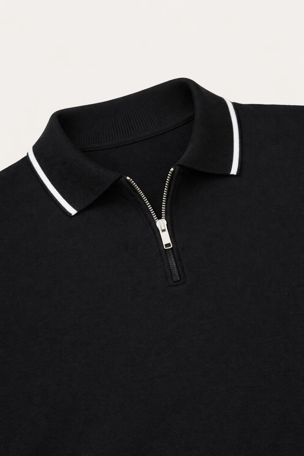 Polo negro extrafino de la ciudad